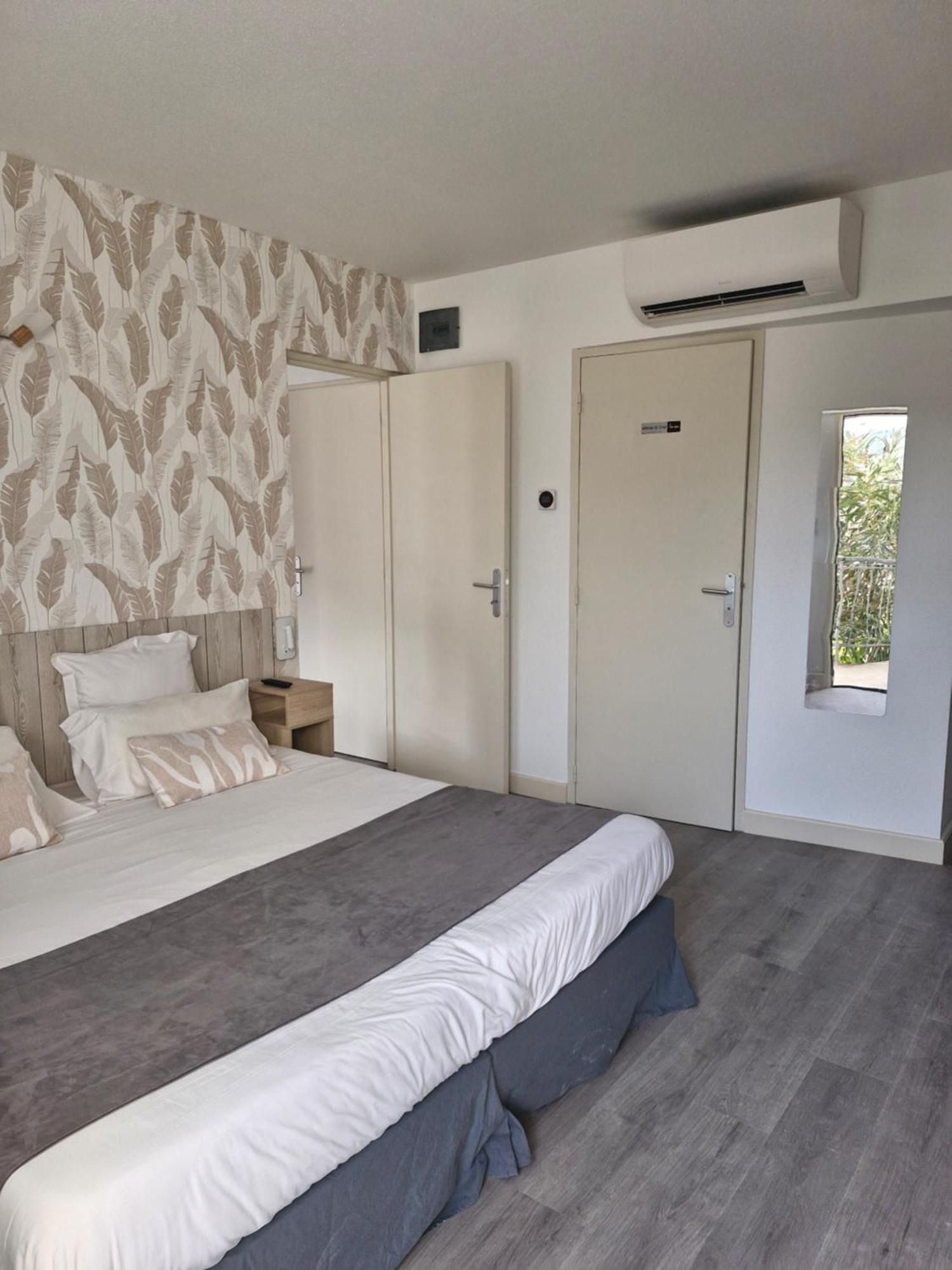 Hotel Le Vanseen Les Vans Exterior foto